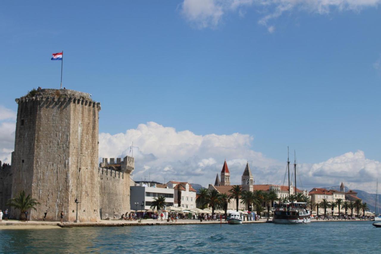 Apartments Villa Macola Trogir Exterior photo