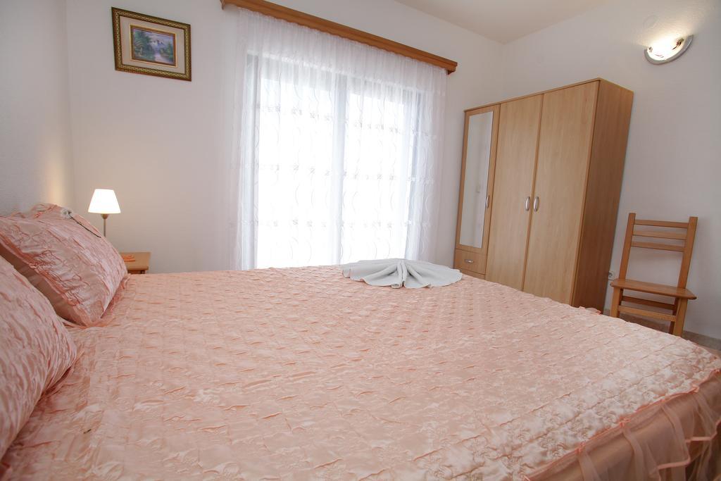 Apartments Villa Macola Trogir Exterior photo